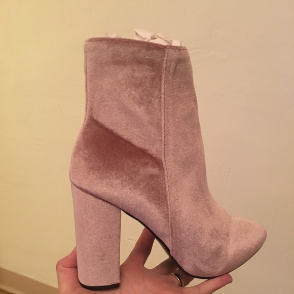 NWT Rooney Blush Velvet Ankle Booties - Picture 7 of 8